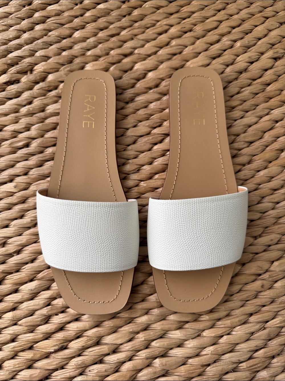 RAYE White Textured Slide Sandals with Tan Footbed Size 6 Excellent Condition